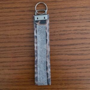 ✨Fashionable wristlet/keychain!✨